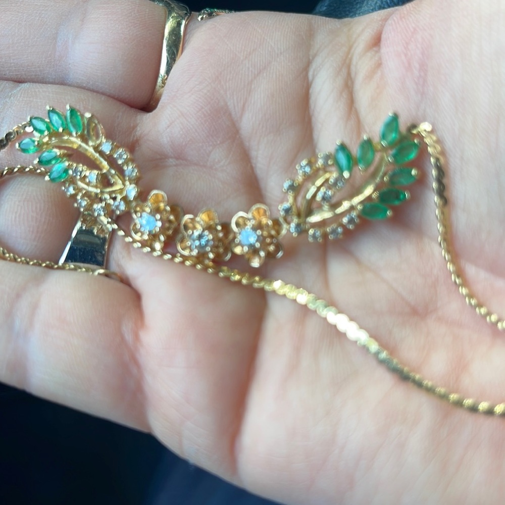 Stunning 14 k gold, emerald and diamonds ‎ nevklace